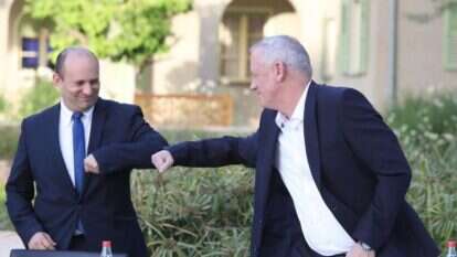 הצביעה לכחול לבן, חושבת שבנט היה שר ביטחון מוכשר. טקס החלפת שרי הביטחון. | עודד קרני, לע"מ הצביעה לכחול לבן, חושבת שבנט היה שר ביטחון מוכשר. טקס החלפת שרי הביטחון. | עודד קרני, לע"מ