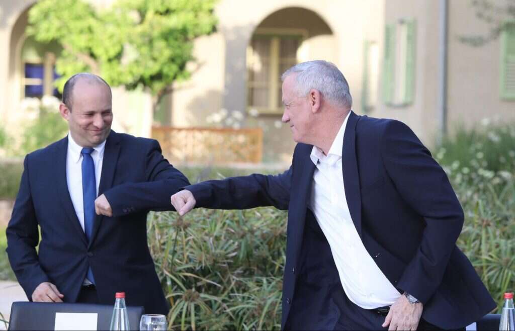 הצביעה לכחול לבן, חושבת שבנט היה שר ביטחון מוכשר. טקס החלפת שרי הביטחון. | עודד קרני, לע"מ