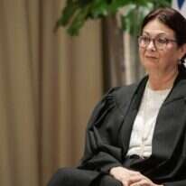 חיות. | אורן בן־חקון