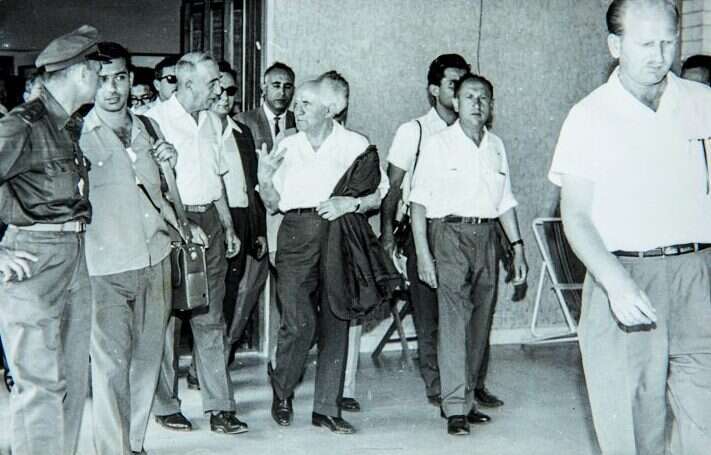 המנהיג עמֵל לנטרל את האנשים שאינו חפץ ביקרם. רטנר עם בן־גוריון. | האוסף הלאומי לתצלומים ע"ש משפחת פריצקר ארכיון יוחנן רטנר בספרייה הלאומית