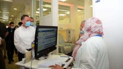 שר הבריאות אדלשטיין בסיור בבית החולים סורוקה. | דודו גרינשפן שר הבריאות אדלשטיין בסיור בבית החולים סורוקה. | דודו גרינשפן