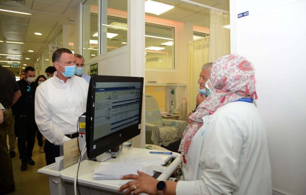 שר הבריאות אדלשטיין בסיור בבית החולים סורוקה. | דודו גרינשפן