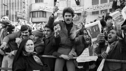 נוסטלגיה למקום שממנו גלו ההורים החתרנים והנרדפים. טהרן, נובמבר 1979. | גטי אימג'ס