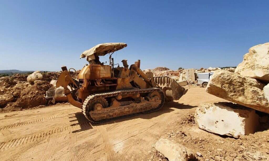 מבצע אכיפה במחצבות הבלתי חוקיות בבנימין. | דובר צה"ל