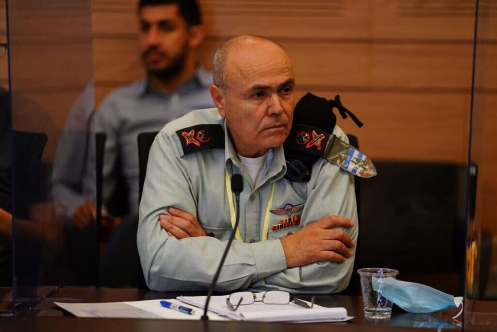 אלוף במיל' אבו רוקון, מתאם פעולות הממשלה בשטחים, בדיון בוועדת הכספים, היום. | עדינה ולמן, דוברות הכנסת