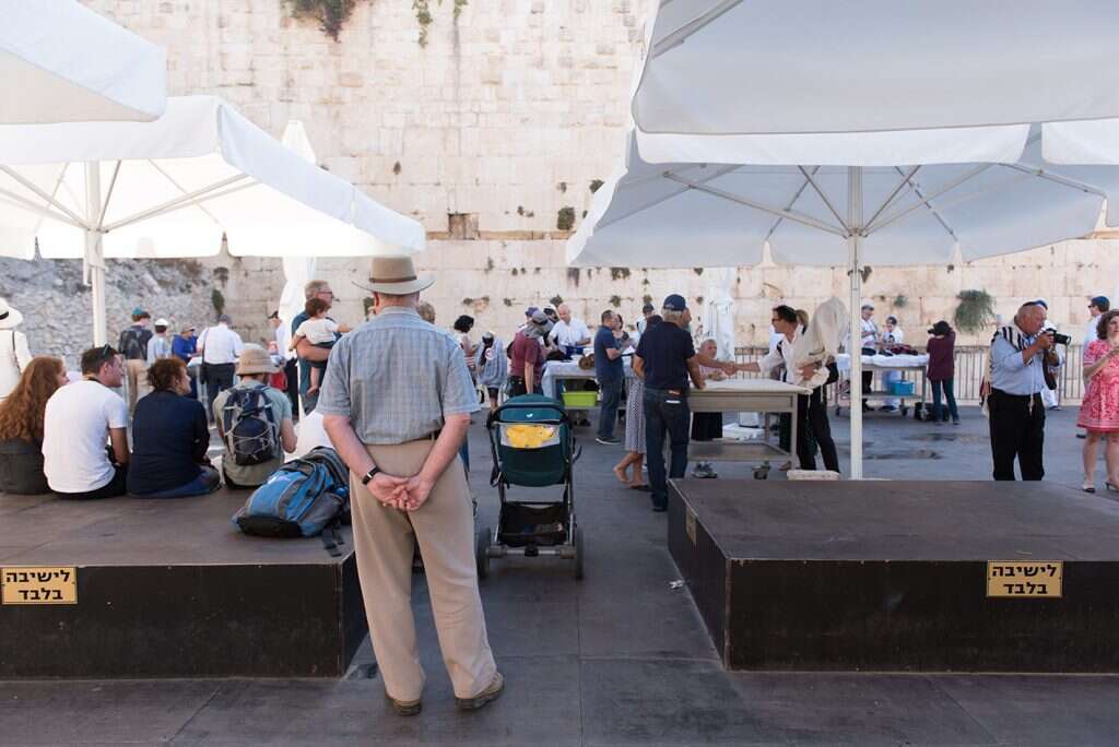 בר־מצווה ברחבת עזרת ישראל המעורבת בכותל המערבי. | אביטל הירש בר־מצווה ברחבת עזרת ישראל המעורבת בכותל המערבי. | אביטל הירש