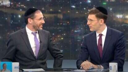 אבי בלום ומשה גלסנר בערוץ הכנסת. | מסך