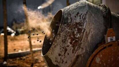 מערבל בטון. | שאטרסטוק