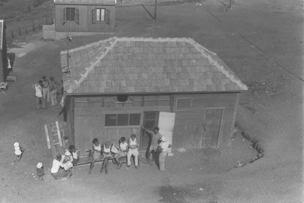 תנופה של סלילת כבישים, בנייה ותיעוש, קיבוץ מעברות בשנות השלושים. | זלוטן קלוגר, לע"מ תנופה של סלילת כבישים, בנייה ותיעוש, קיבוץ מעברות בשנות השלושים. | זלוטן קלוגר, לע"מ