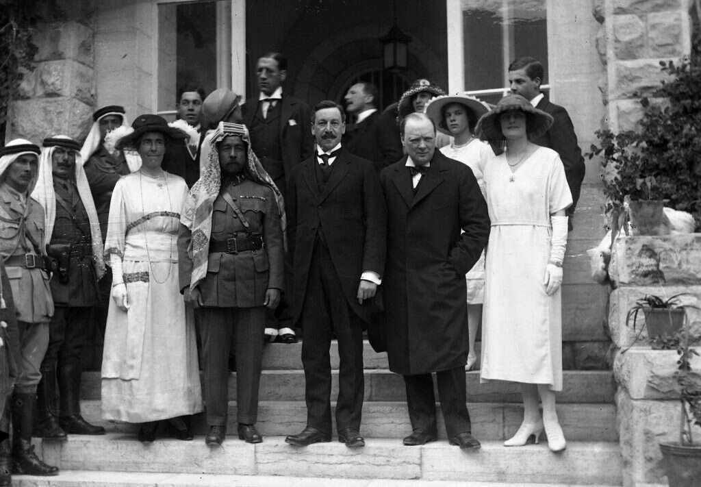 הערבים חשו תסכול מיחסו של שר המושבות לרעיון הציוני. וינסטון צ'רצ'יל עם סמואל והמלך עבדאללה, בהר־הצופים. | באדיבות הארכיון הציוני המרכזי הערבים חשו תסכול מיחסו של שר המושבות לרעיון הציוני. וינסטון צ'רצ'יל עם סמואל והמלך עבדאללה, בהר־הצופים. | באדיבות הארכיון הציוני המרכזי