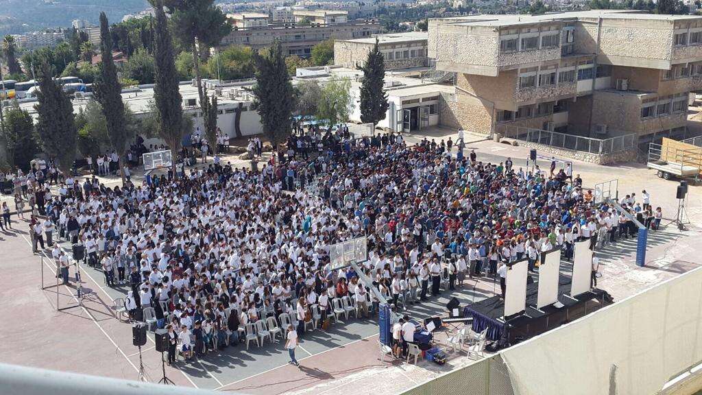 "ברצח רבין היה ניסיון לקעקע את היכולת שלנו לחיות באופן דמוקרטי". טקס של תלמידי הימלפרב ובויאר