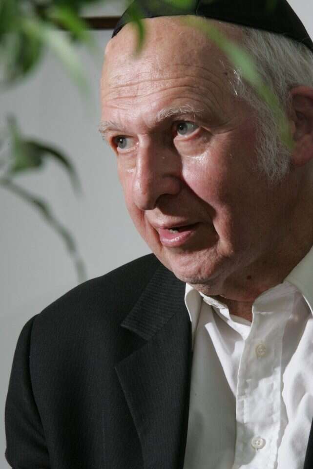 הרב ליכטנשטיין. | מרים צחי