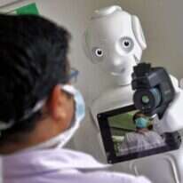 מודד חום רובוטי. | AFP