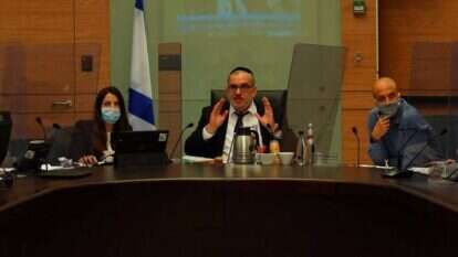 ועדת חוק חוקה ומשפט בדיון על הארכת תקנות שעת החירום לאזור מוגבל. | דוברות הכנסת