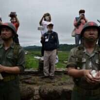 שיגור יונים בטקס עם ותיקי הקרבות סמוך לאזור המפורז. | AFP