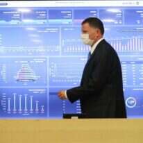 שר הבריאות יולי אדלשטיין במסיבת העיתונאים אמש, | אוליבייה פיטוסי, פלאש 90