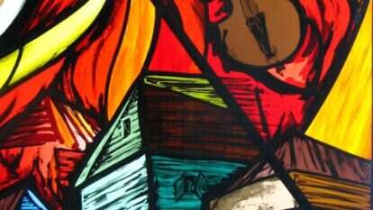 התשוקה המדהימה לכינור משכיחה ממנה את האימה שמסביב. ברק אורנובסקי, פרט מתוך “זיכרון מטיטייב”, ויטראז’ זכוכית עבודת יד, 2008 . בית כנסת “סידר סיני”, קליבלנד, ארה”ב