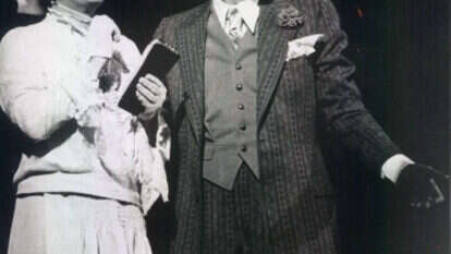 מייקל אוהיו בתפקיד מרי סנשיין וג'רי אורבך כבילי פליין, ברודווי 1976