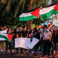 מפגינים פלסטינים נגד עסקת המאה. | AFP