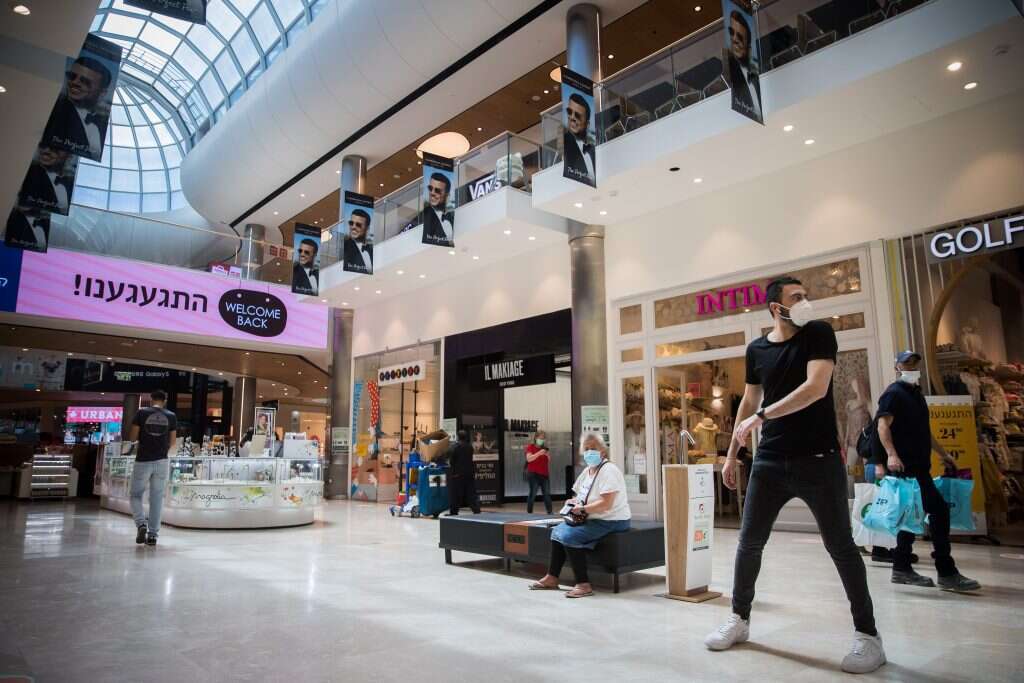 זה הזמן לתת דרור ליצר הקניות. קניון מלחה בירושלים. | פלאש 90