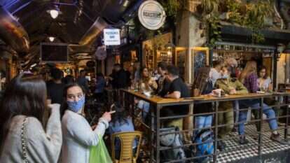 שוק מחנה־יהודה. למצולמים אין קשר לכתבה. | אוליבייה פיטוס, פלאש 90