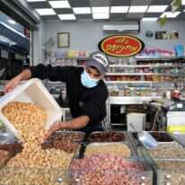 שיעורי התעסוקה עבור הצעירים נותרו נמוכים יחסית. | EPA