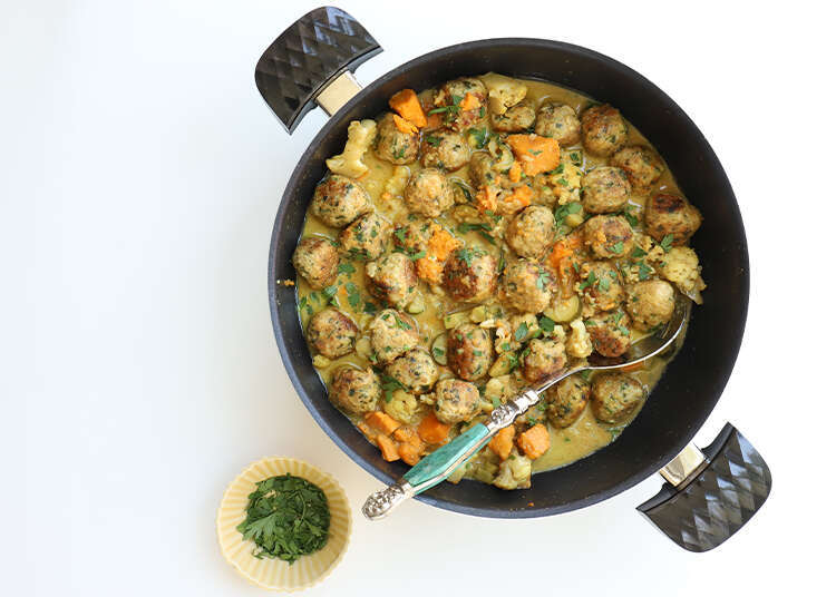 קציצות עוף וירקות בקארי. | אפרת ליכטנשטט קציצות עוף וירקות בקארי. | אפרת ליכטנשטט