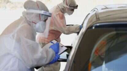 בדיקות קורונה במתחם דרייב אין. | AFP