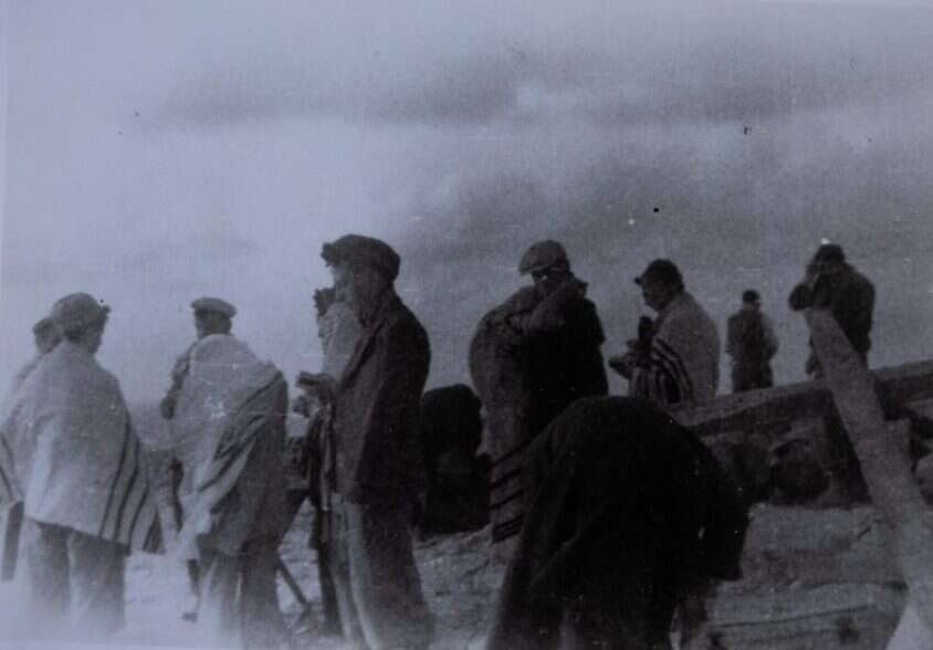 לשמור על אורח חיים יהודי בכל מחיר. תפילה באי כמילי. | באדיבות המצולם