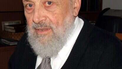 הרב סיני אדלר ז"ל. | Kenyh Cevarom