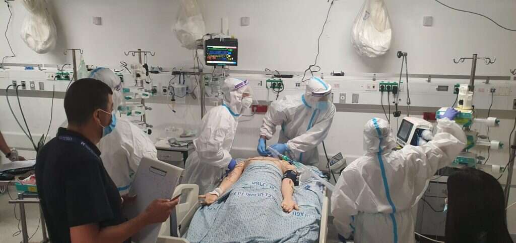 תרגול טיפול בחולה קשה בבי"ח זיו. | יאיר קראוס