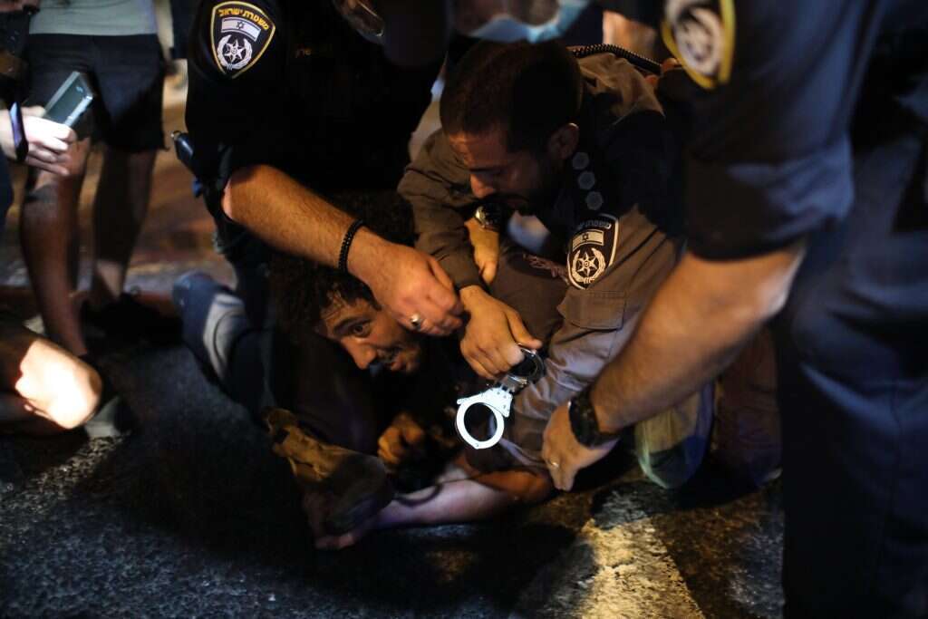 אלימות משטרתית. | EPA