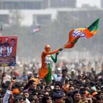 הרומנטיקה של המחברים מתנפצת מול הודו החיה והנושמת. מתוך מסע הבחירות של BJP בהודו למען הבחירה של מודי, 2019. | AFP