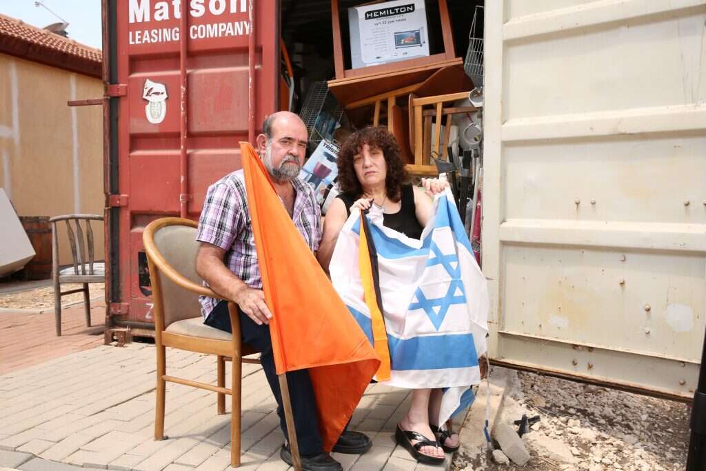 דבי דרורי, מעקורי כדים. | מרים צחי דבי דרורי, מעקורי כדים. | מרים צחי