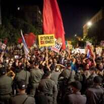 עימותים בין מחאה כוחות הביטחון למפגינים במחאה סמוך לבית ראש הממשלה, השבוע. | יונתן זינדל, פלאש 90