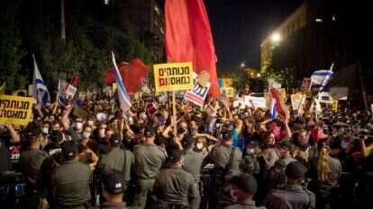 עימותים בין מחאה כוחות הביטחון למפגינים במחאה סמוך לבית ראש הממשלה, השבוע. | יונתן זינדל, פלאש 90