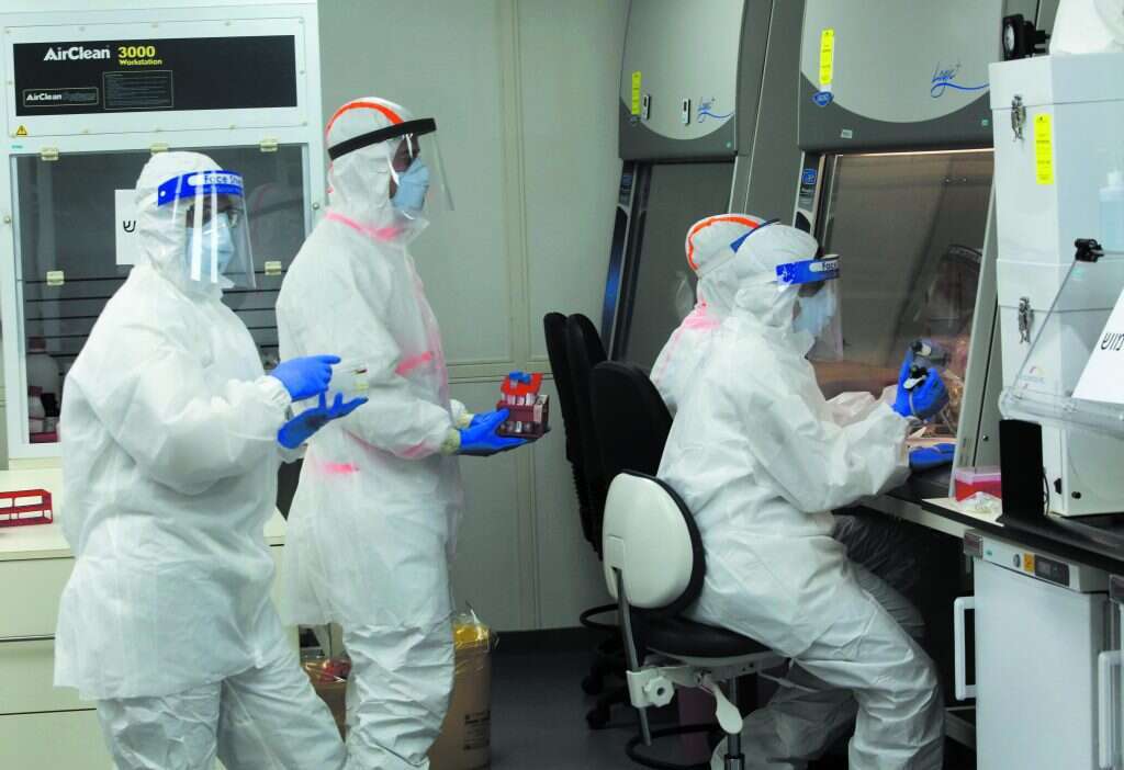 מעבדת קורונה צבאית, שלשום. | AFP