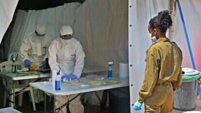 מעבדה צה"לית לאבחון קורונה בסוף השבוע. | AFP מעבדה צה"לית לאבחון קורונה בסוף השבוע. | AFP