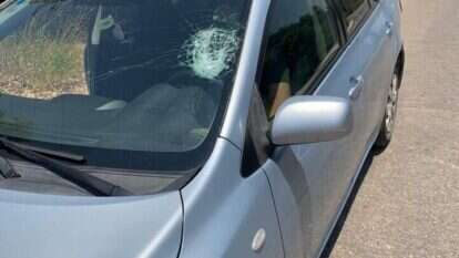 מכונית ישראלית שהותקפה ליד נווה צוף. | שלומי קרוטהימר, TPS