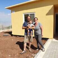 בני משפחת גודמן ביישוב החדש, השבוע. | נורית אשל