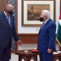 שר החוץ המצרי סמאח שוכרי ואבו מאזן. | AFP