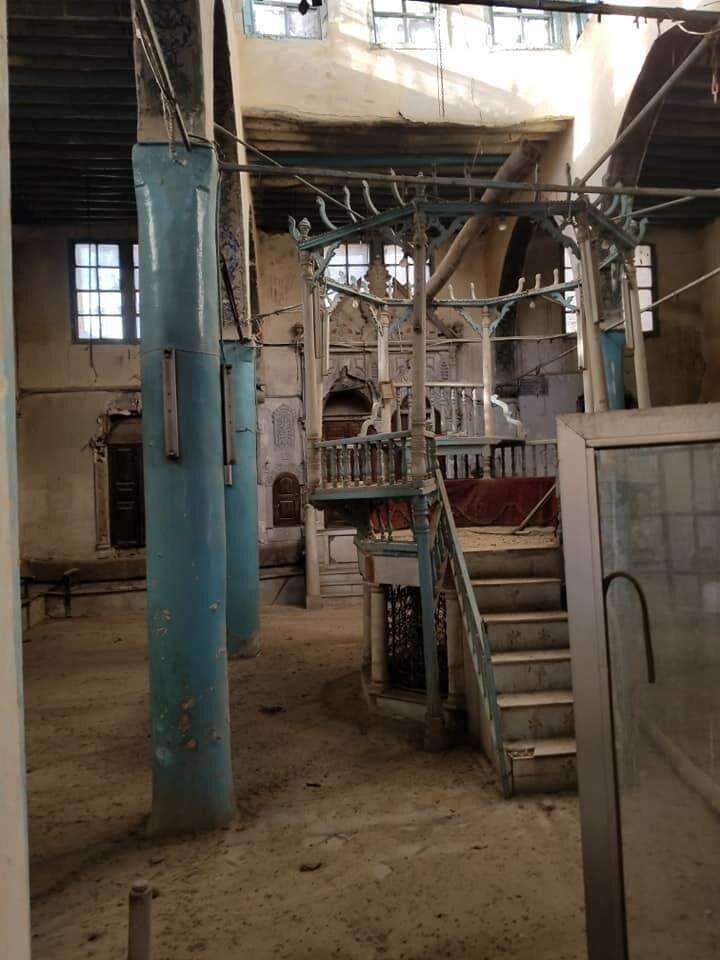 בתי הכנסת הריקים מתכולה