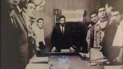 פרופ' יוסף פאור בישיבה שהקים בהיותו בן 22 בקהילה החלאבית בברוקלין. | באדיבות המשפחה