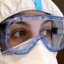 בודקת קורונה. | EPA