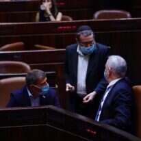 גנץ, גבי אשכנזי וגפני בהצבעה על חוק ההמרה. | עדינה ולמן, דוברות הכנסת