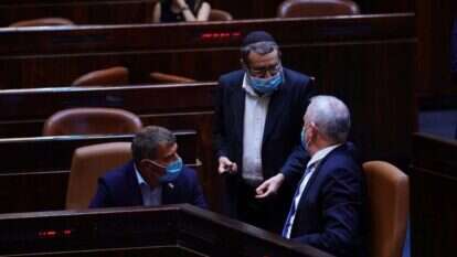 גנץ, גבי אשכנזי וגפני בהצבעה על חוק ההמרה. | עדינה ולמן, דוברות הכנסת