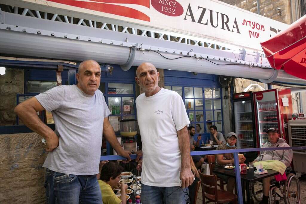 עזורה. שבי ומושיקו. | אוליבייה פיטוסי, פלאש 90 עזורה. שבי ומושיקו. | אוליבייה פיטוסי, פלאש 90