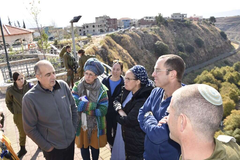 חיים באוטונומיה, עובדים בישראל ויוצאים דרכה לחו"ל. נג'יב ח'טיב בסיור. | אביתר ליכטמן - קשת יהונתן