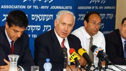 נתניהו במסיבת עיתונאים בתפקידו כשר האוצר, 2004. | משה מילנר, לע"מ