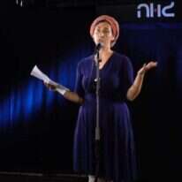 צביה מרגליות. | מסך מתוך מופע ספוקן וורד אידיאליסטים לשעבר